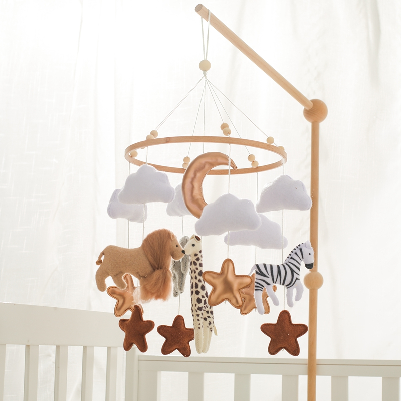 Baby Rattle Toy Set - Babymobile mit Holzrasseln und weichen Filz-Tierfiguren,