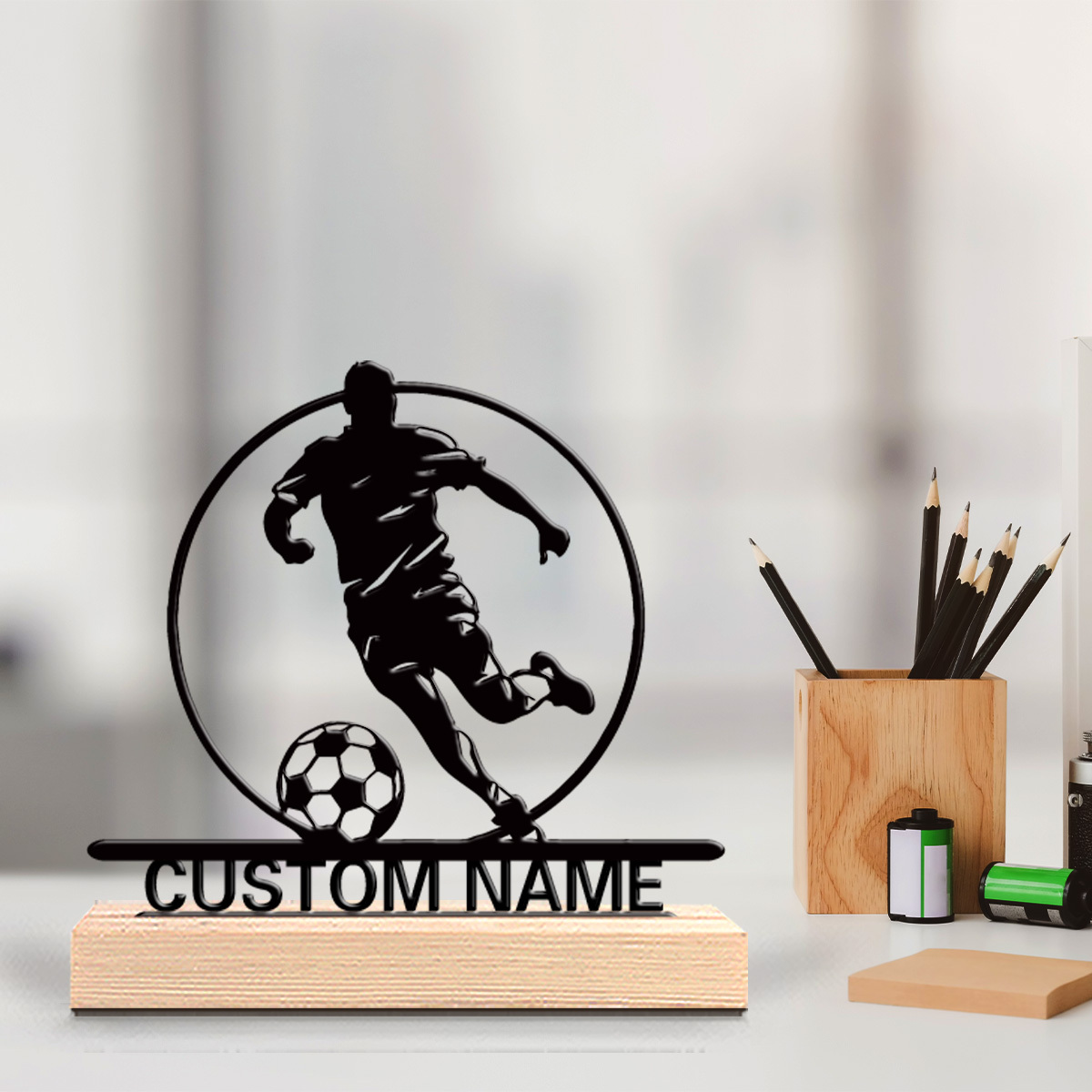 Baby Products Decoration - Personalisierte Fußballspieler-Metallstatue mit Namen, Holzsockel Tischdekoration,